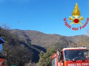 Elicottero e Canadair per spegnere l’incendio di Tignale