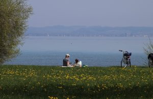 Pasqua e Pasquetta, pranzo sì ma niente picnic. Le regole per il lungo weekend festivo
