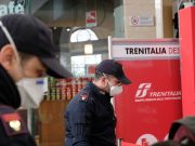 Gli aveva rubato marsupio e monopattino, la vittima riconosce il ladro e lo segnala agli agenti