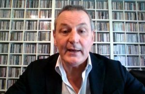 Lavoratori della sanità chiedono di riaprire le scuole per i loro figli: “Abbiamo il dilemma se curare i nostri figli o i malati”