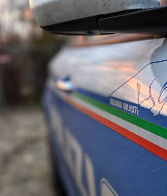 Avevano aggredito gli agenti, cacciati da Brescia per un anno