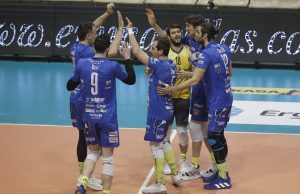 Pallavolo. Brescia corsara a Siena,  vince Gara 1 al tie break!