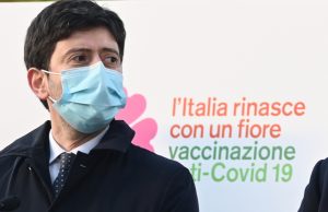 “Vuoi affamare l’Italia, ti ammazziamo la famiglia”. Minacce via mail al ministro Speranza