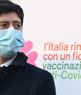 “Vuoi affamare l’Italia, ti ammazziamo la famiglia”. Minacce via mail al ministro Speranza