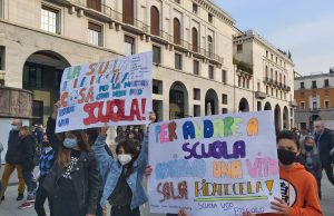 “Ridateci i nostri diritti”, domani la protesta degli studenti per tornare in classe