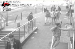 Aggressione in metro: due controllori minacciati e malmenati da una coppia di giovani