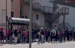 Ritorno a scuola. Oggi è così, come nelle immagini. E dal 26 aprile? A voi i commenti…