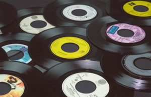 Il vinile, dopo 30 anni, batte il cd. E torna ad essere il più venduto