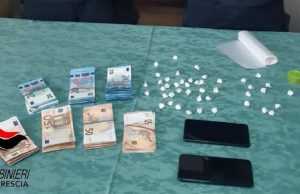 44 dosi di cocaina e oltre 5mila euro in contanti, arrestato spacciatore