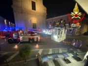 La barella non passa per le scale, intervengono i Vigili del Fuoco