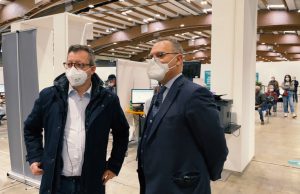 Ecco l’Hub vaccinale alla Fiera di Brescia, uno dei più grandi d’Italia. Stasera alle 21.00 su Èlive, tv web social