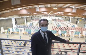 Vaccinazioni, dalla mezzanotte le prenotazioni per i 50-59enni