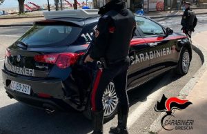 Scappano senza pagare, botte a titolare e Carabinieri