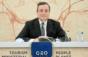 “Prenotate le vacanze in Italia, green pass a metà maggio”