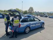 Atti osceni nell’area di sosta davanti ai passanti, mille euro di multa