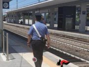 Palpeggia e bacia una giovane, arrestato stupratore