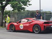 Incidente a Cortona tra la Ferrari 488 e una Twingo