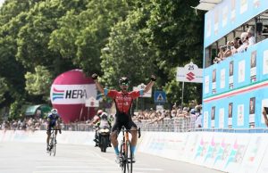 Tour de France: blitz della polizia verso la squadra di Sonny Colbrelli