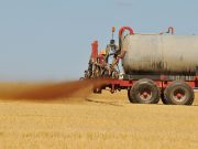 Spandimento di fanghi nei campi vietato in 61 Comuni bresciani