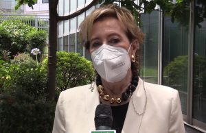 Moratti: “Mantenere le mascherine negli ospedali”