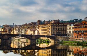 In Italia Rt stabile, cala l’incidenza dei casi. Da lunedì saranno 13 le Regioni in zona bianca