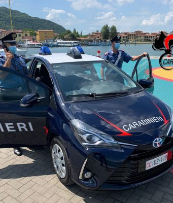 Viaggio di vendetta a Iseo, giovane accoltellato a pochi centimetri dal cuore