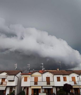 “Supercella” sul bresciano. Paura per allagamenti a Iseo e in Valcamonica