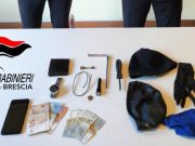 Beccati mentre si intrufolano in una casa, in manette due ladri