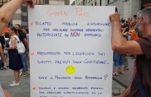 Manifestazione contro il Green Pass in Piazza Vittoria: giro di vite sugli organizzatori