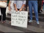 Migliaia di No-Vax in Piazza Vittoria al grido di “Libertà!”