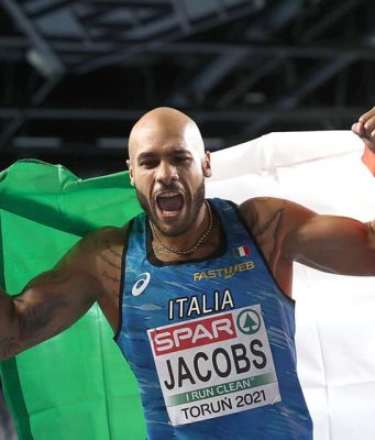 Jacobs trascina la staffetta in finale e sarà portabandiera