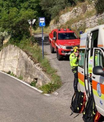 Si ribalta con la ruspa, è grave al Civile