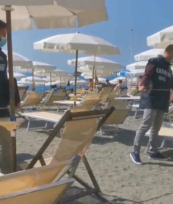 Blitz dei Nas negli stabilimenti balneari: uno su tre è irregolare
