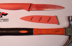 Ubriaco minaccia i vicini con un coltello da cucina. Arrestato