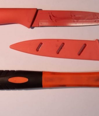 Ubriaco minaccia i vicini con un coltello da cucina. Arrestato