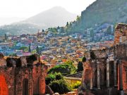 Sardegna e Sicilia rischiano di passare in zona gialla, ma la situazione nazionale non è critica