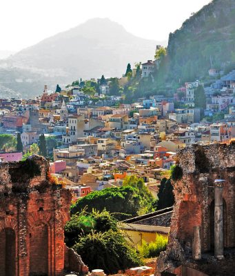 Sardegna e Sicilia rischiano di passare in zona gialla, ma la situazione nazionale non è critica