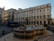 Scuola, per i docenti Green pass obbligatorio. O sospensione senza stipendio