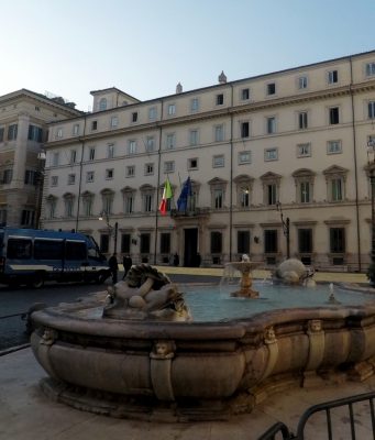 Scuola, per i docenti Green pass obbligatorio. O sospensione senza stipendio