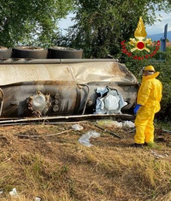 Carico di candeggina disperso in A4, verifiche in corso per impatto ambientale