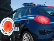 Vandalizza le auto fuori dal carcere: arrestato