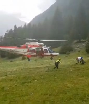 Bloccato in un canalone, escursionista recuperato con l’elicottero