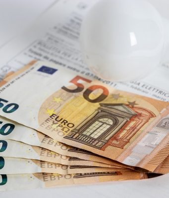 Caro bollette: ridotti gli aumenti, che però ci saranno