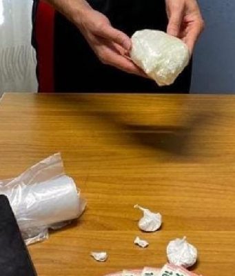 Viaggiavano in auto con il figlio e 300 grammi di cocaina