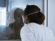 “Io resto”, un documentario all’interno del Civile nel mese più duro della pandemia