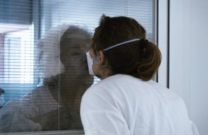 “Io resto”, un documentario all’interno del Civile nel mese più duro della pandemia