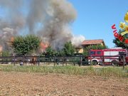 Incendio a Gussago, le fiamme divorano una cascina