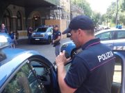 Nasconde l’hashish nei pantaloni, la i poliziotti lo vedono e lo denunciano