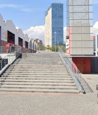 Accoltellamento in via Folonari, la vittima è grave