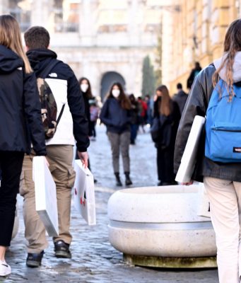 Verso l’obbligo vaccinale agli studenti e sospensione per i docenti no vax